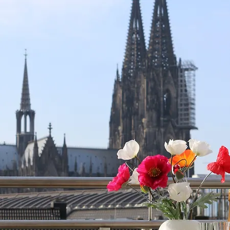 هاوس ام دوم - أونت فيرينفونونغن * كولونيا